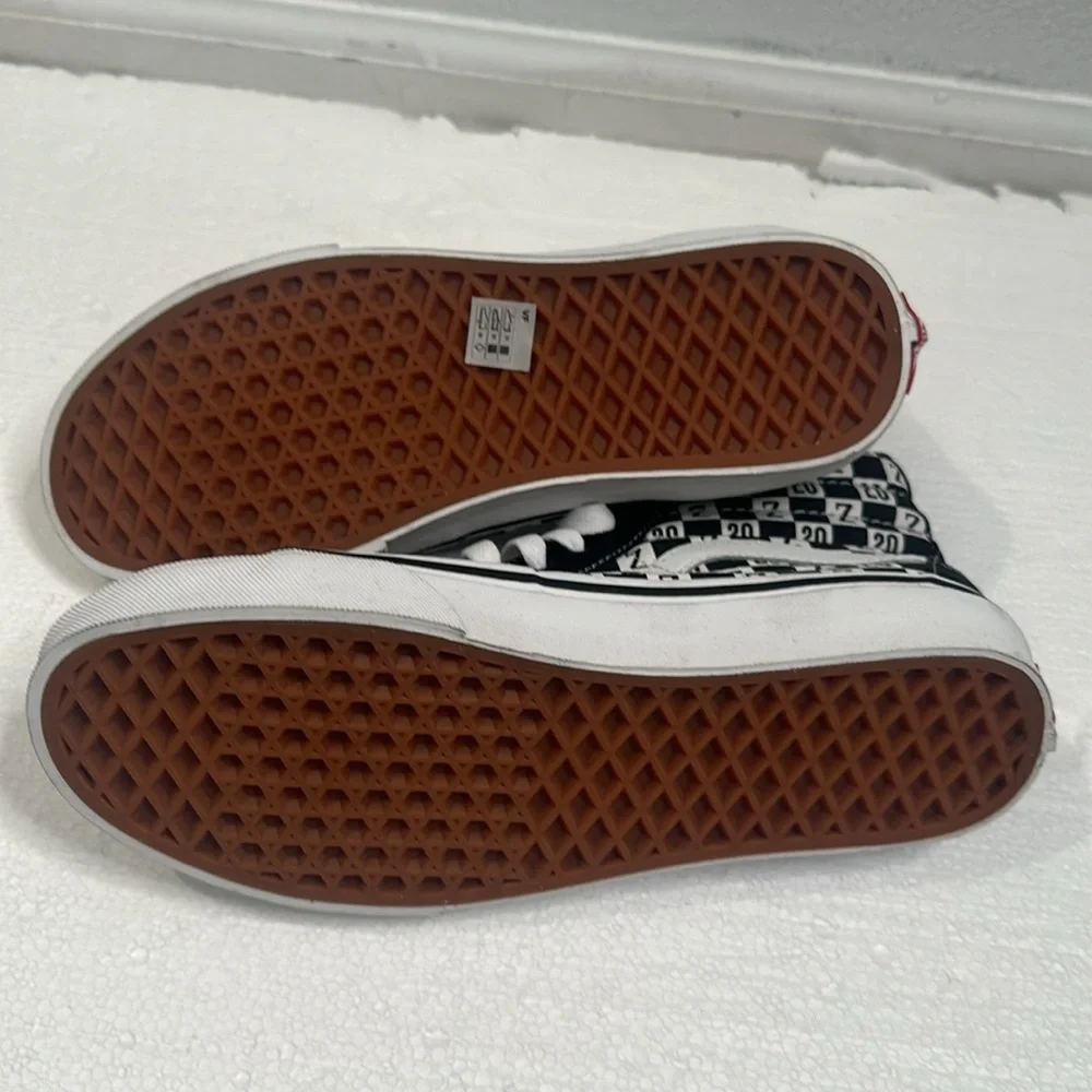 Van skateboard high top sneakers size 6.5 men 8 women black white old sckol
